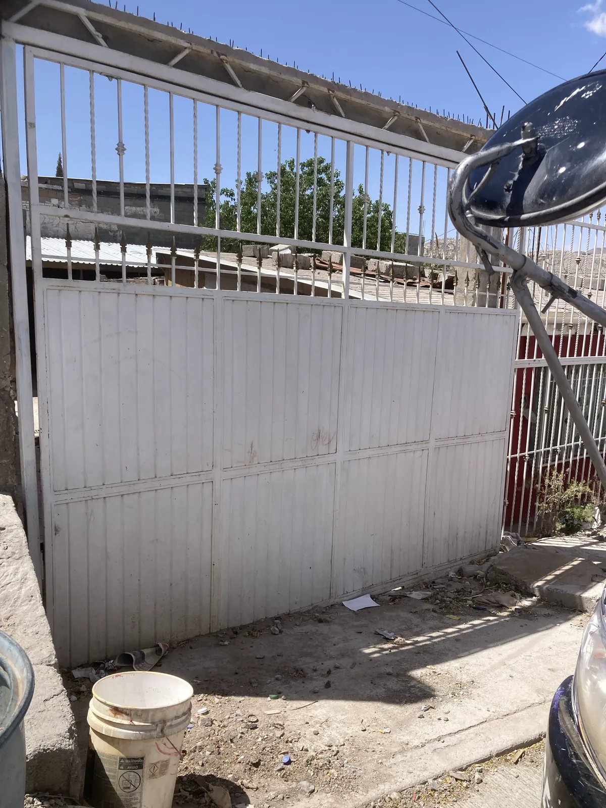 Exterior y patio, vista 1